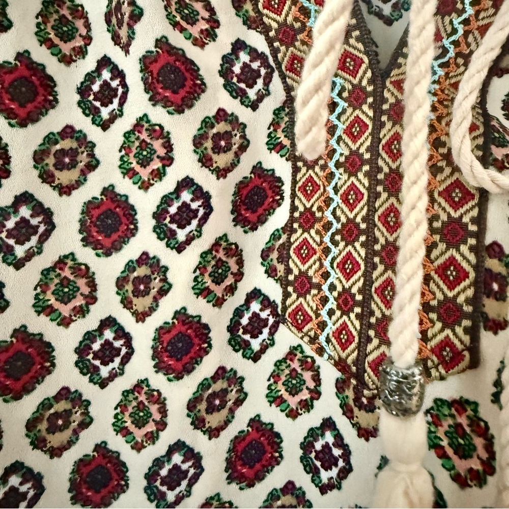 🌻Daniel Rainn Ivory and Maroon Geometric Blouse - Picture 2 of 5